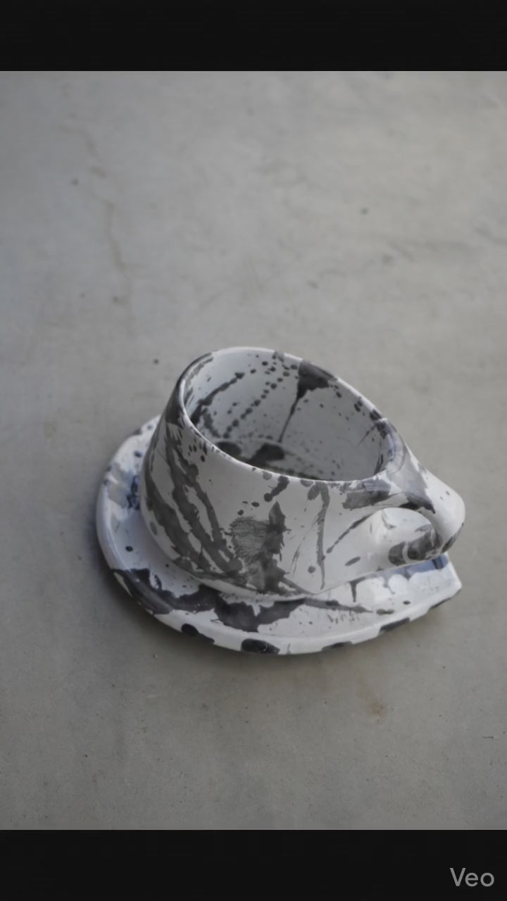 Cargar video: Taza Artesanal Splash – Edición Limitada